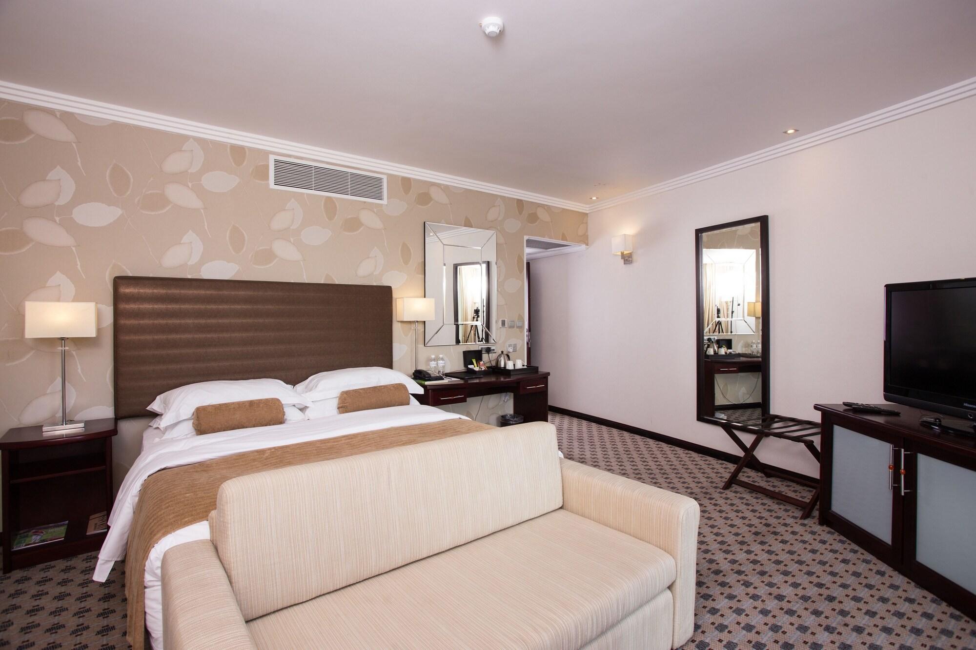 גאבורון Phakalane Golf Estate Hotel Resort מראה חיצוני תמונה