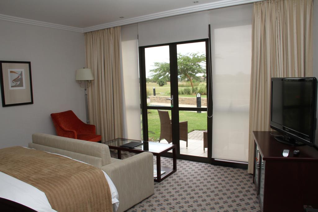 גאבורון Phakalane Golf Estate Hotel Resort חדר תמונה