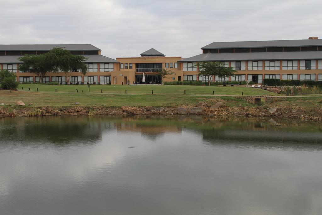 גאבורון Phakalane Golf Estate Hotel Resort מראה חיצוני תמונה