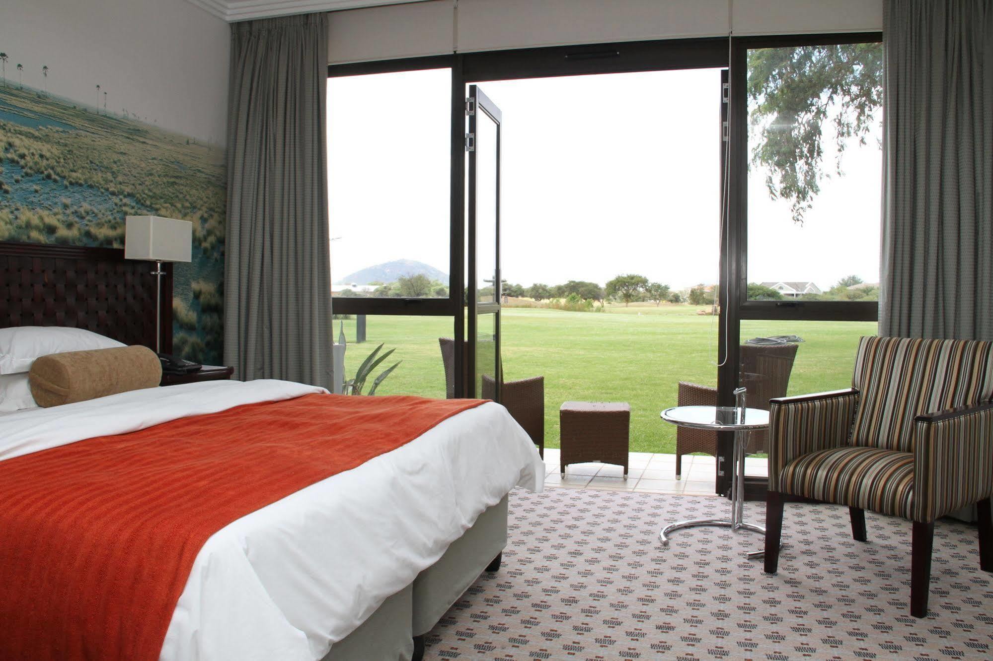 גאבורון Phakalane Golf Estate Hotel Resort מראה חיצוני תמונה