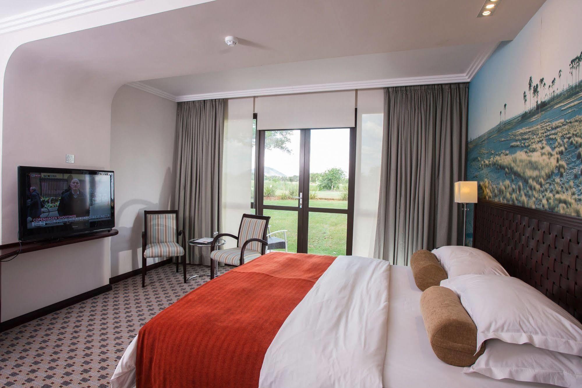 גאבורון Phakalane Golf Estate Hotel Resort מראה חיצוני תמונה