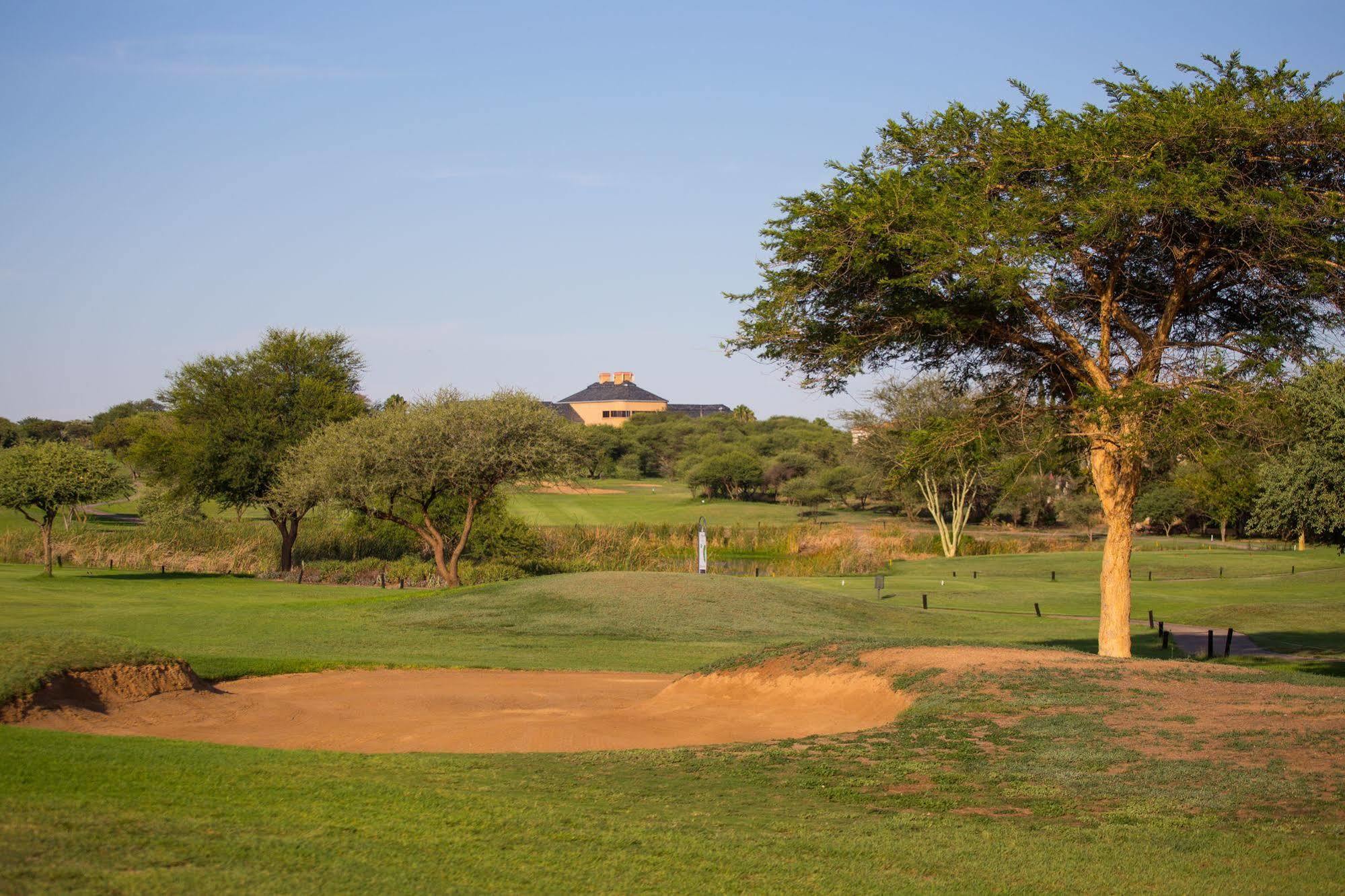 גאבורון Phakalane Golf Estate Hotel Resort מראה חיצוני תמונה