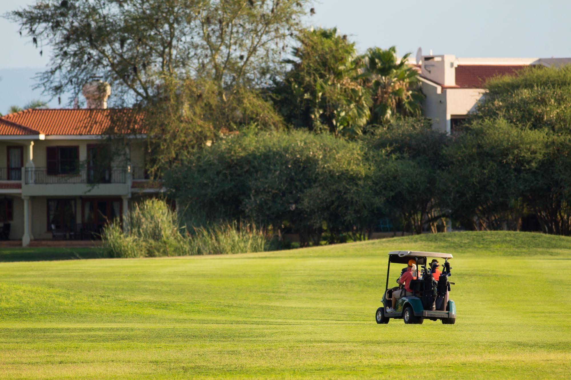 גאבורון Phakalane Golf Estate Hotel Resort מראה חיצוני תמונה